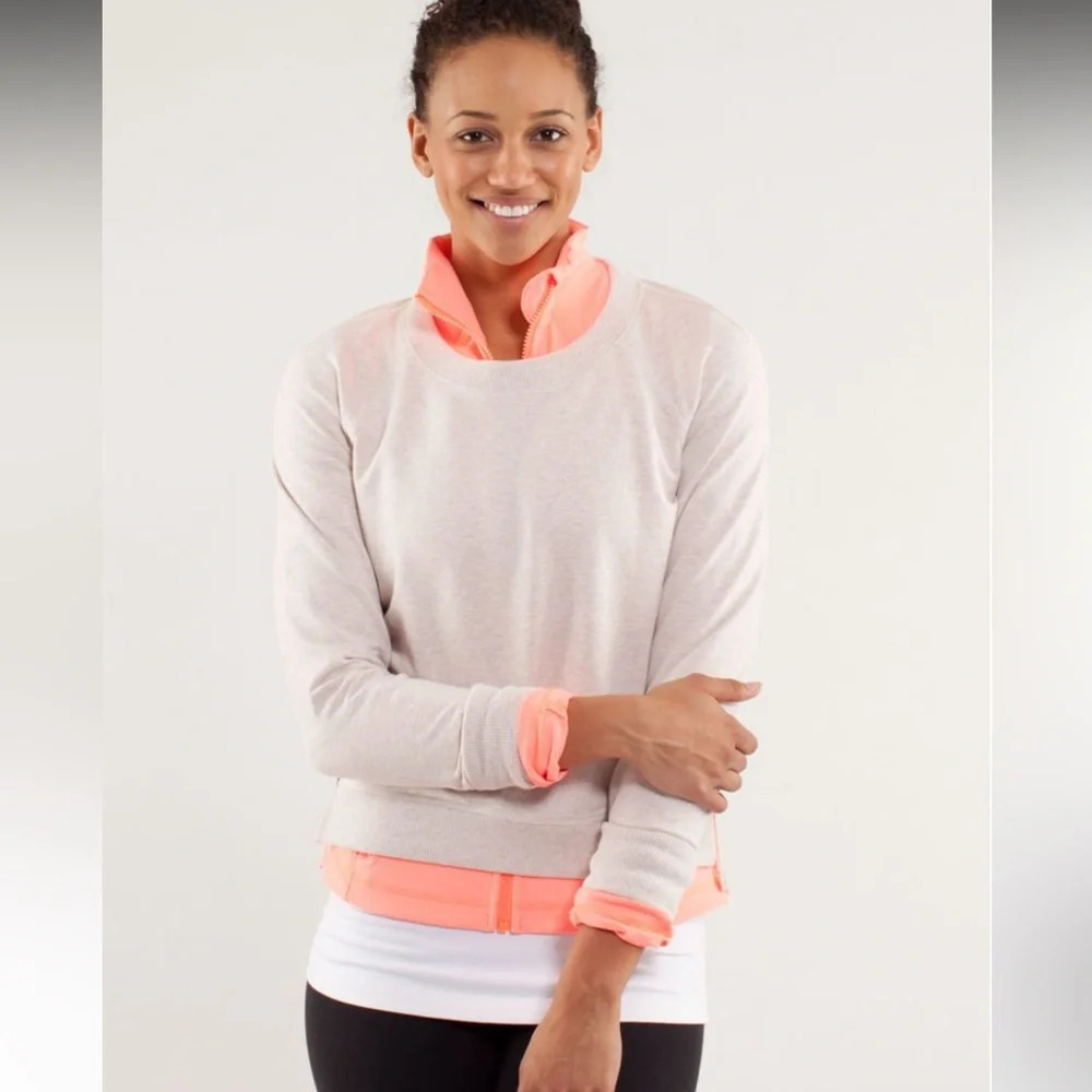 Lululemon Rejuvenate Pullover
Dune